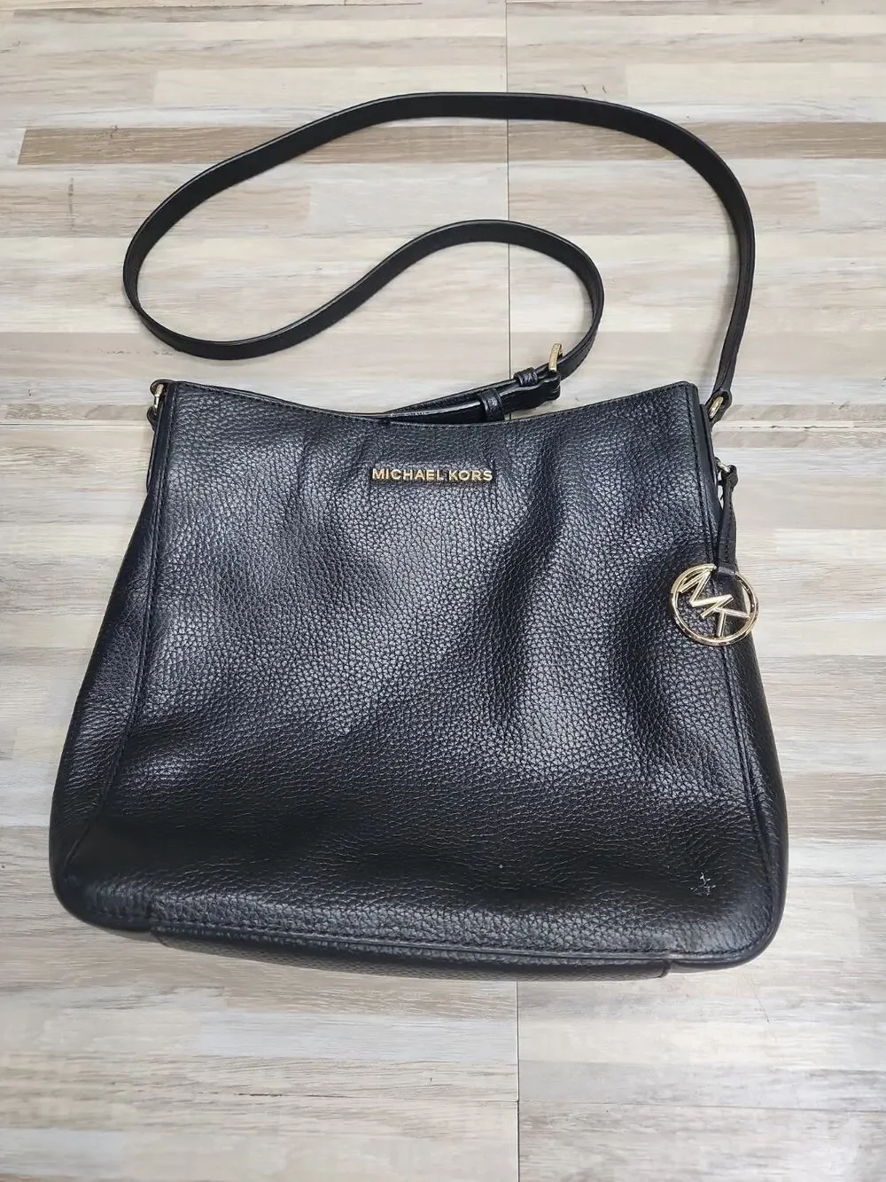 MICHAEL KORS Leather Shoulder Bag - Black W/ Shoulder Strap.